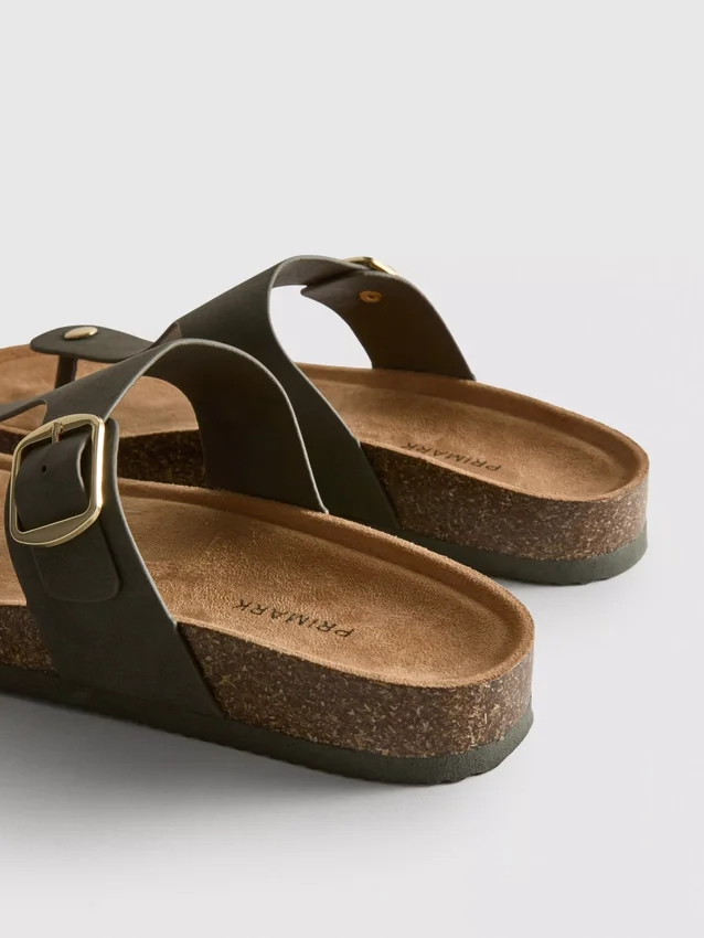 Mule-Sandalen mit T-Steg und Schnalle