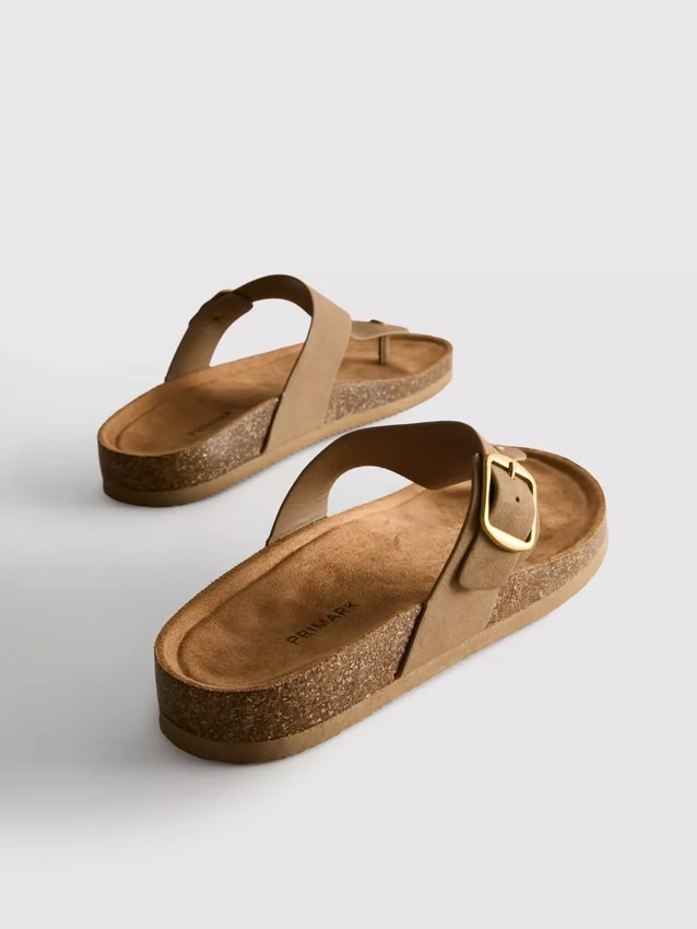 Mule-Sandalen mit T-Steg und Schnalle