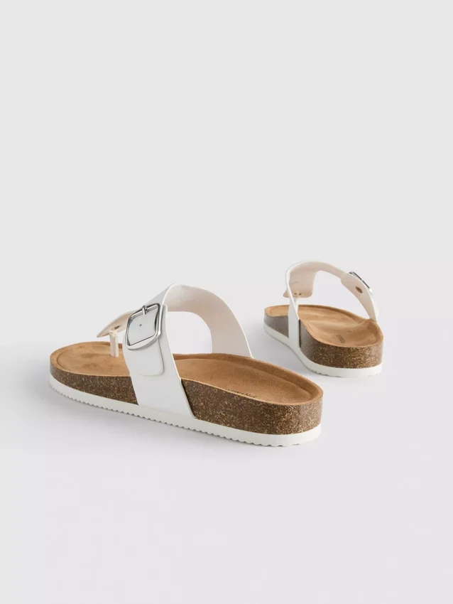 Mule-Sandalen mit T-Steg und Schnalle