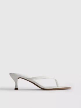 Mule-Sandalen mit Zehensteg und Absatz