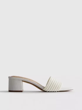 Mules mit Blockabsatz und Kunstperlen