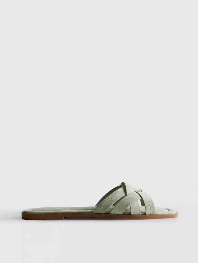Mules mit geflochtenen Riemen