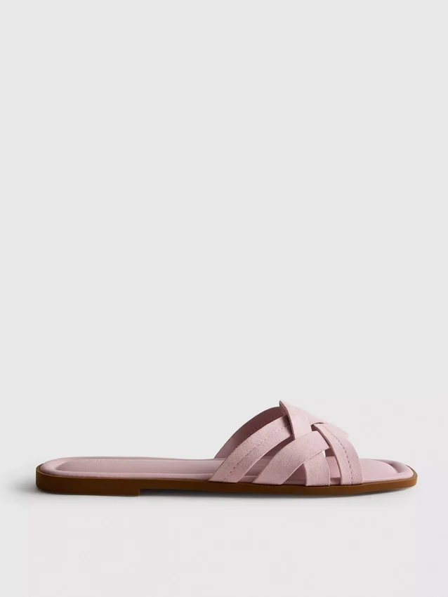 Mules mit geflochtenen Riemen