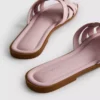 Mules mit geflochtenen Riemen