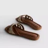 Mules mit geflochtenen Riemen