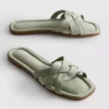 Mules mit geflochtenen Riemen