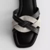 Mules mit geflochtenen Riemen