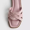 Mules mit geflochtenen Riemen