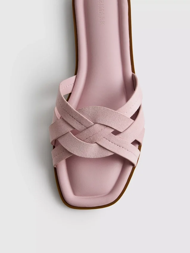 Mules mit geflochtenen Riemen