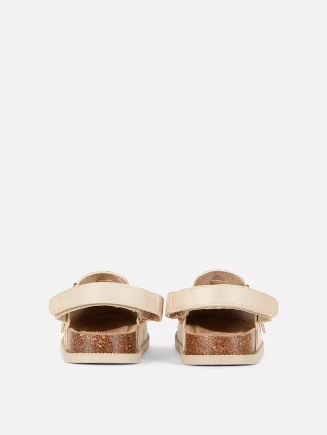 Mules mit geschlossener Zehenpartie als Sandalen