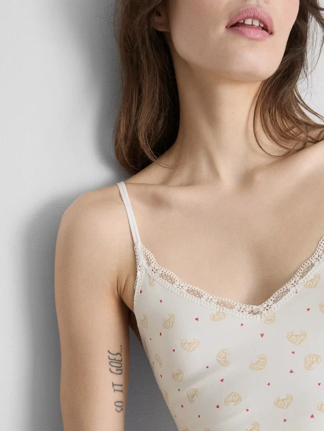 Nahtlos bedrucktes, kurz geschnittenes Schlafanzug-Cami-Top