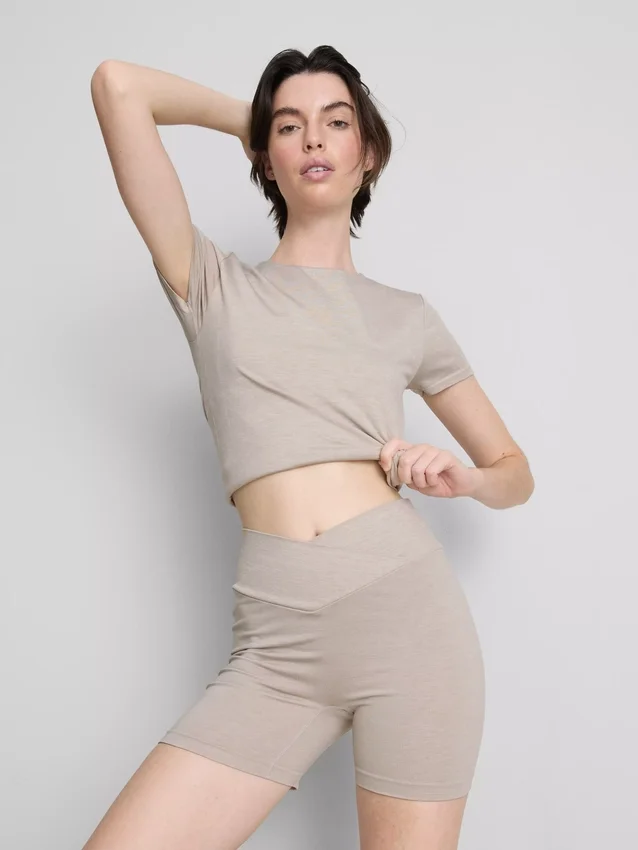 Nahtlose Active-Shorts mit überkreuztem Bund
