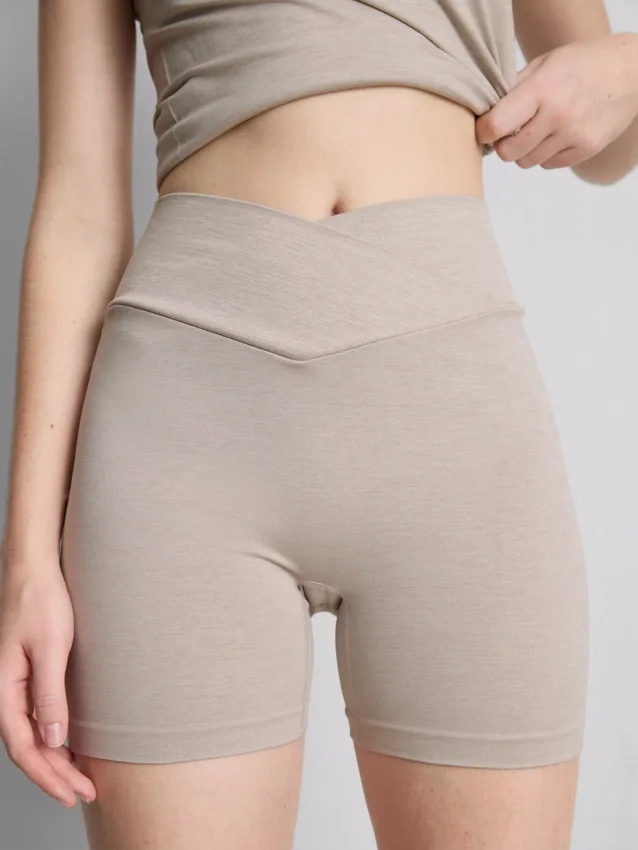 Nahtlose Active-Shorts mit überkreuztem Bund