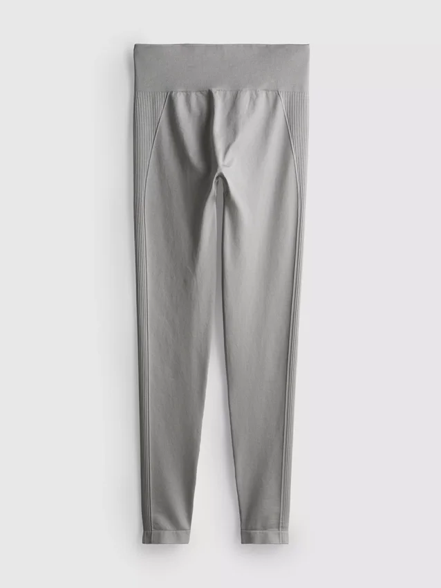 Nahtlose, hochglänzende Aktiv-Leggings