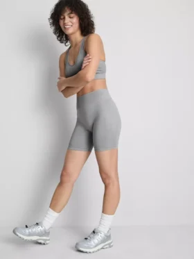 Nahtlose, hochglänzende Aktiv-Shorts