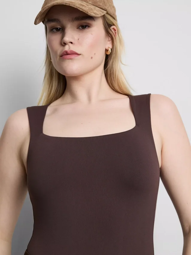 Nahtloser Body mit quadratischem Ausschnitt