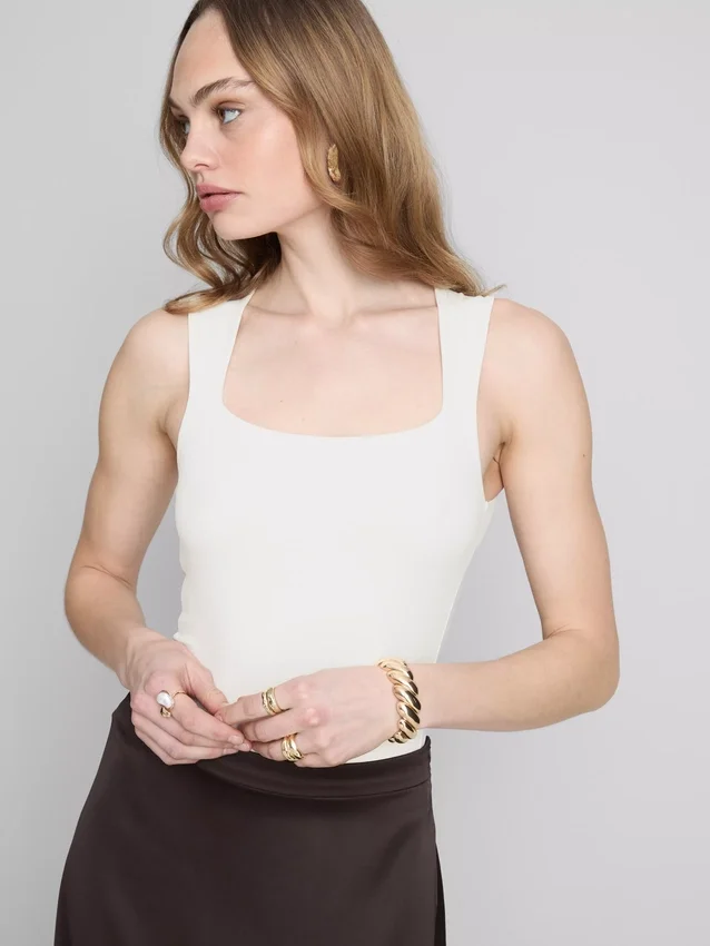 Nahtloser Body mit quadratischem Ausschnitt