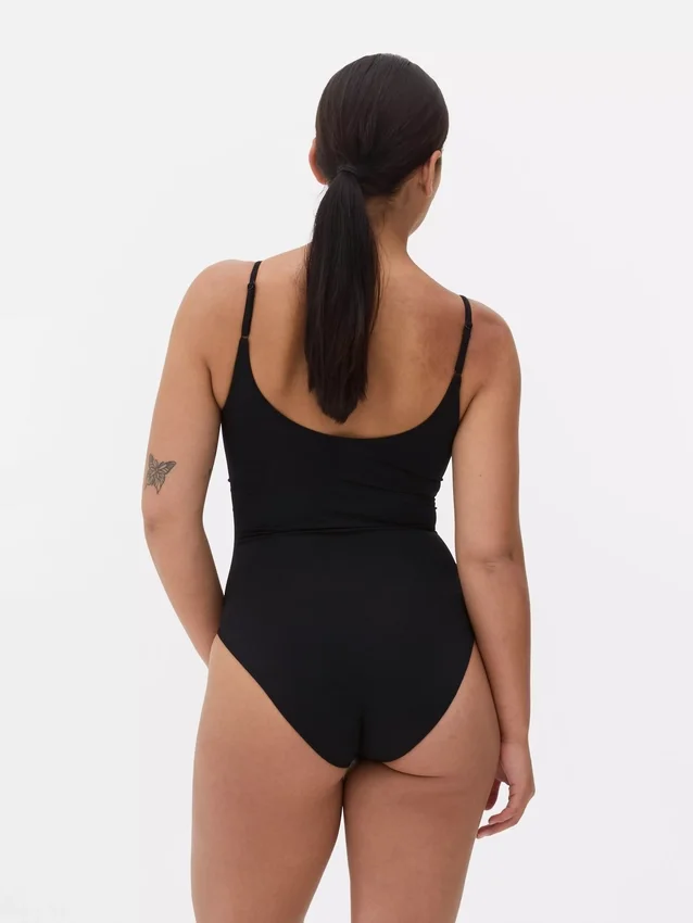 Nahtloser, figurformender Body