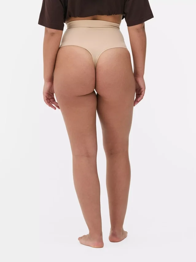 Nahtloser, figurformender String mit hoher Taille