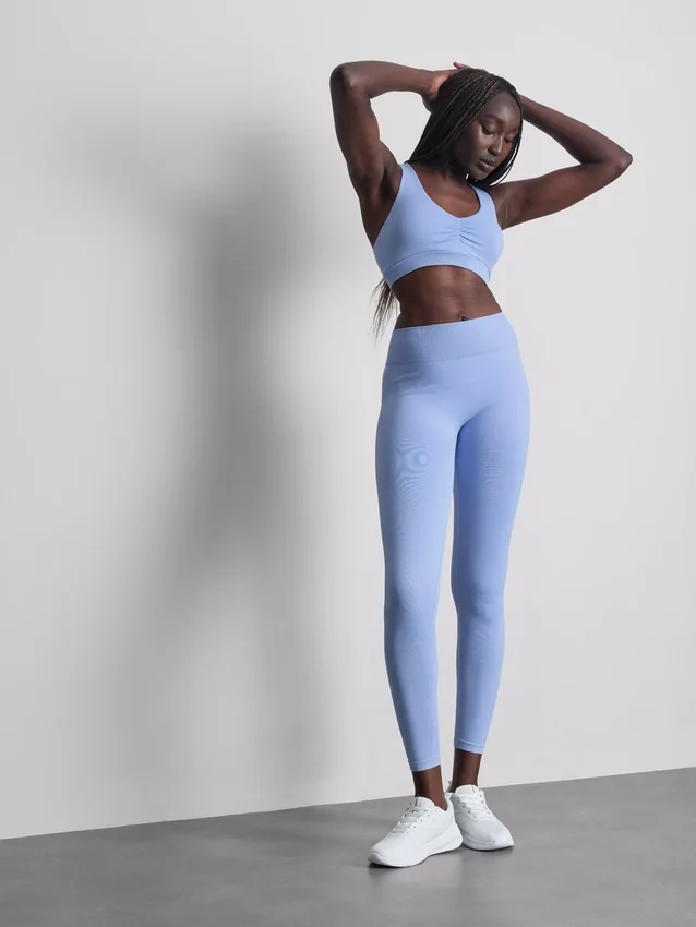Nahtloses Crop-Top mit Trägern