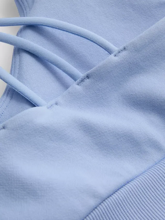 Nahtloses Crop-Top mit Trägern