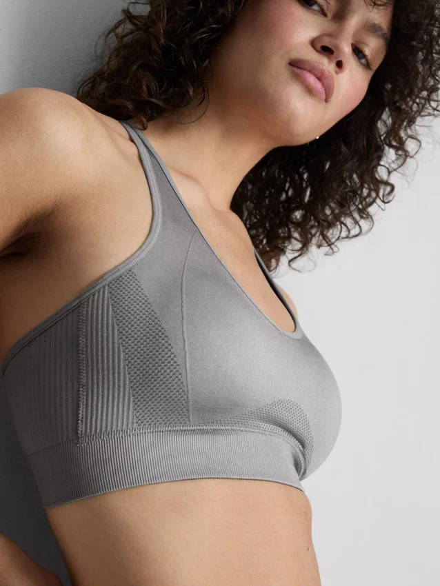 Nahtloses, hochglänzendes Active-Crop-Top