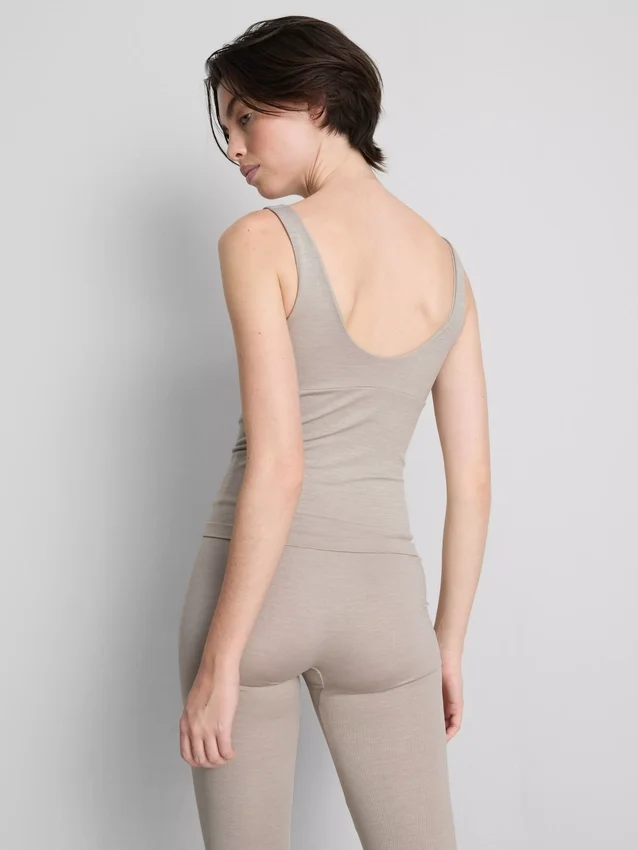 Nahtloses Tanktop mit V-Ausschnitt