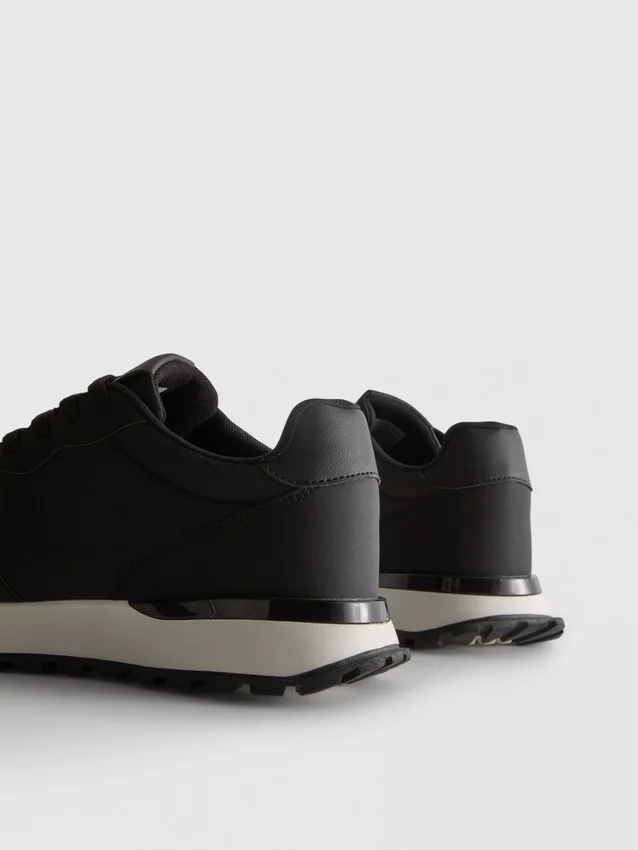Niedrige Sport-Sneaker