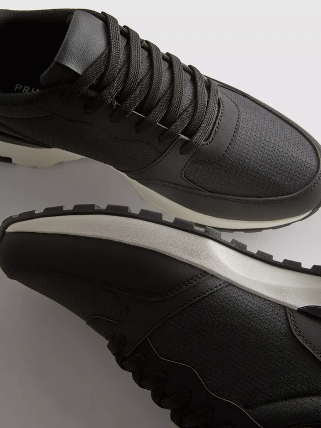 Niedrige Sport-Sneaker