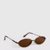 Ovale Sonnenbrille im 90er-Jahre-Stil mit getönten Gläsern