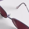 Ovale Sonnenbrille im 90er-Jahre-Stil mit getönten Gläsern
