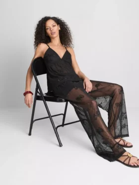 Paula Echevarría Babydoll-Top mit Perlenverzierung