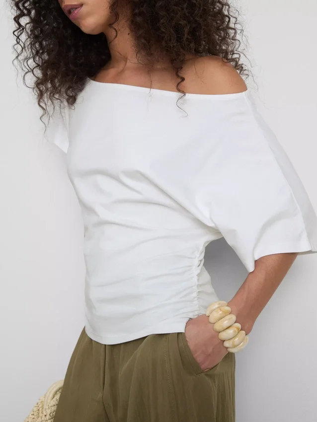 Paula Echevarría – gerafftes schulterfreies Top