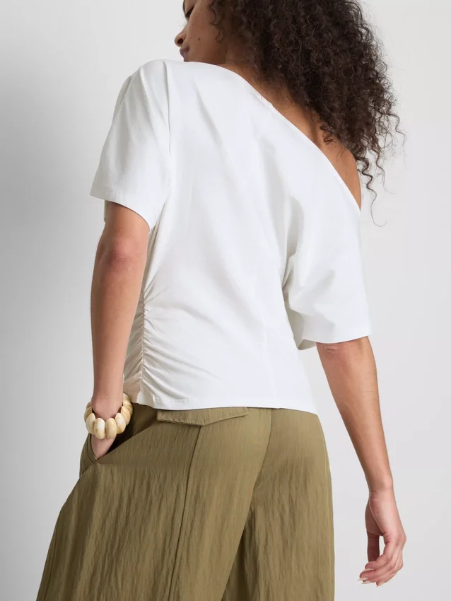 Paula Echevarría – gerafftes schulterfreies Top