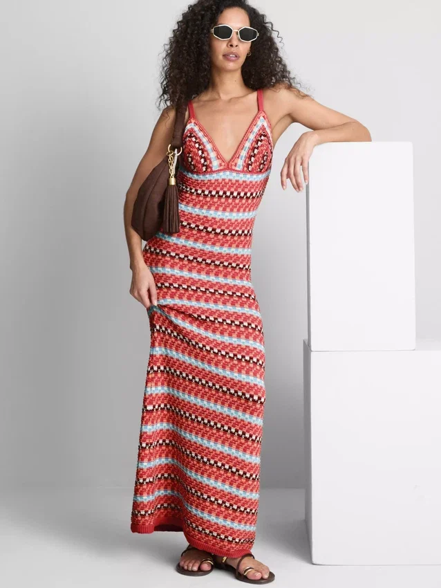 Paula Echevarría Häkel-Maxikleid mit V-Ausschnitt