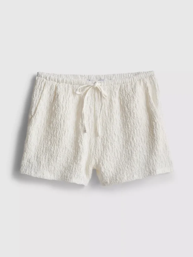 Paula Echevarría – Lässige Crinkle-Shorts
