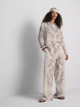 Paula Echevarría Paisley-Hemd aus geknittertem Satin mit Knöpfen