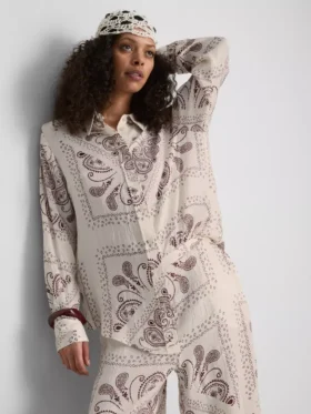 Paula Echevarría Paisley-Hemd aus geknittertem Satin mit Knöpfen