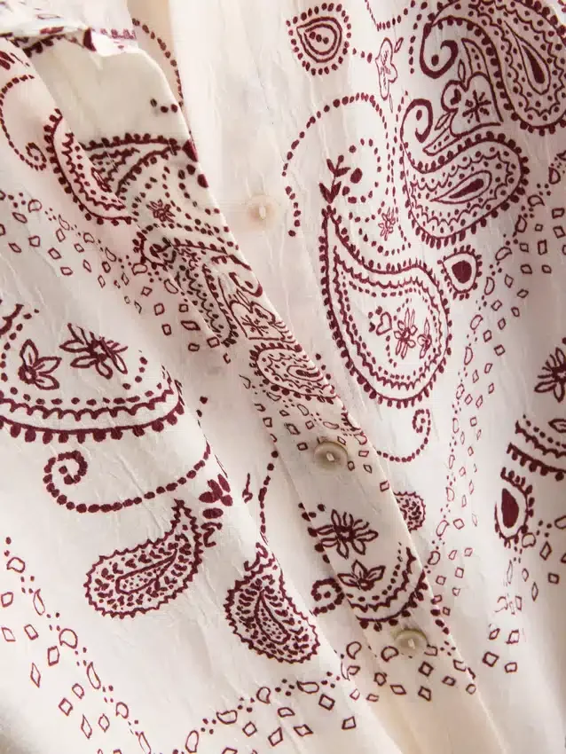 Paula Echevarría Paisley-Hemd aus geknittertem Satin mit Knöpfen