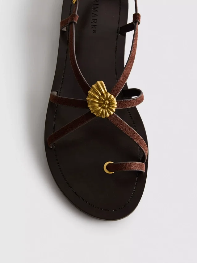 Paula Echevarría Riemchensandalen mit Seestern-Motiv