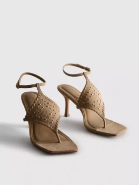 Paula Echevarría Sandalen mit Nieten