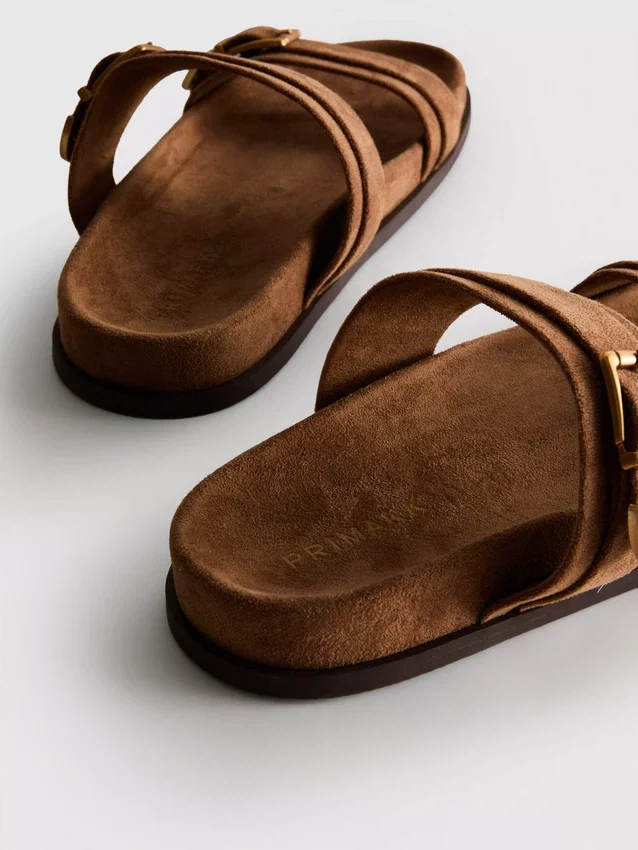 Paula Echevarría Sandalen mit zwei Riemen und Schnalle