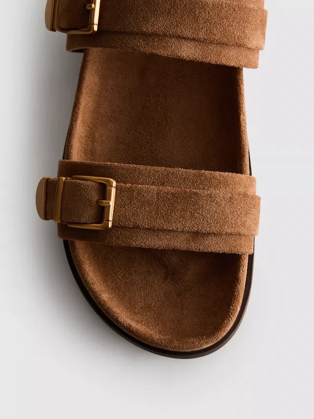 Paula Echevarría Sandalen mit zwei Riemen und Schnalle