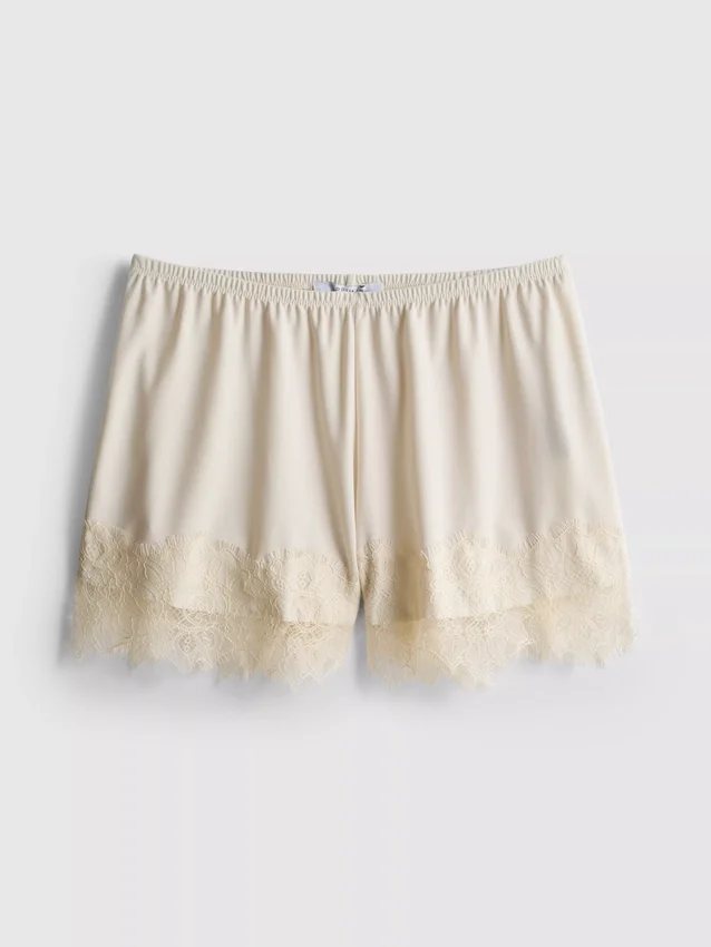 Paula Echevarría Shorts mit Spitzenbesatz