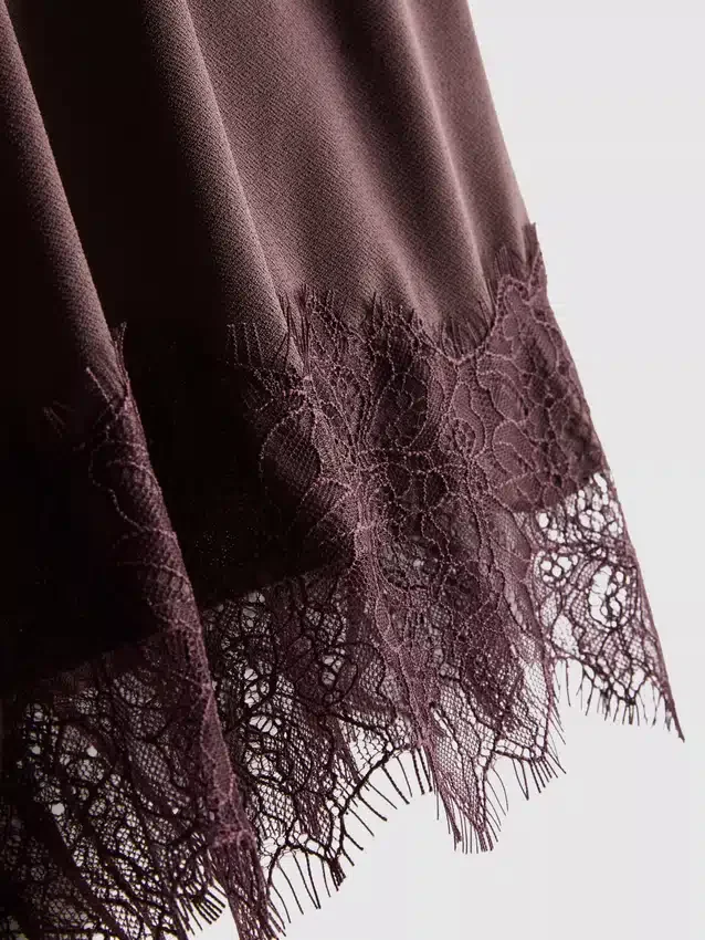 Paula Echevarría Shorts mit Spitzenbesatz
