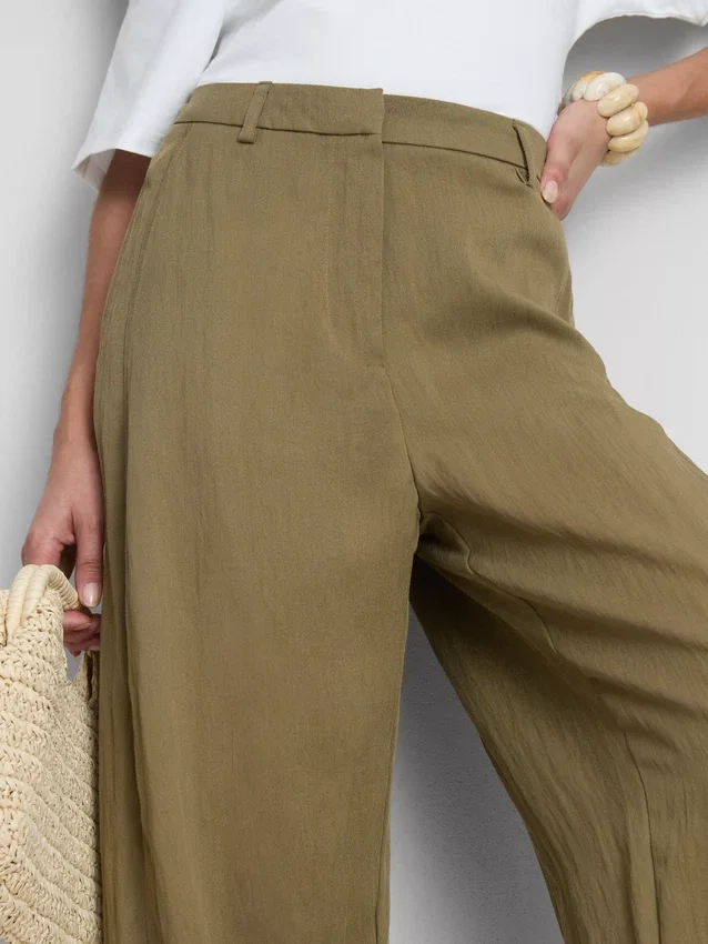 Paula Echevarría: Strukturierte Hose mit weitem Bein