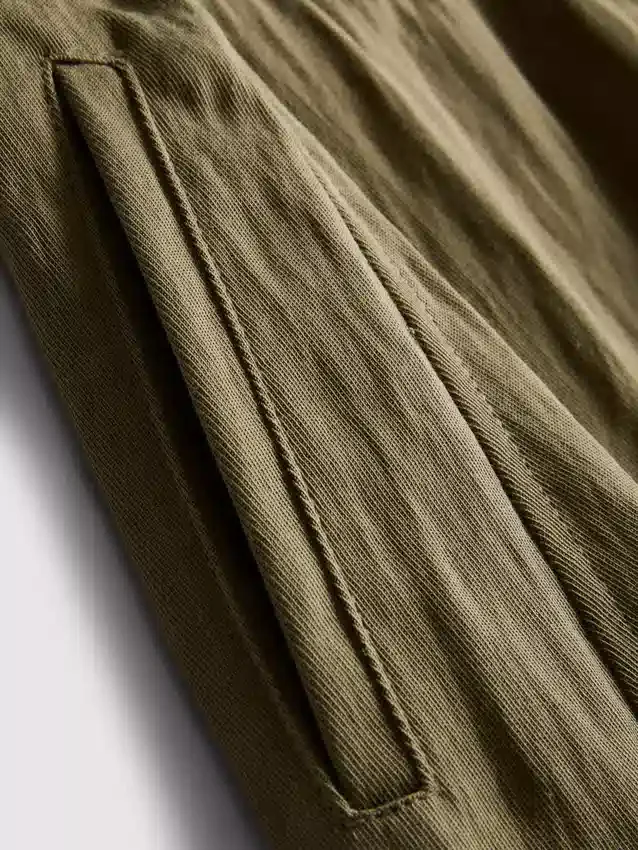 Paula Echevarría: Strukturierte Hose mit weitem Bein