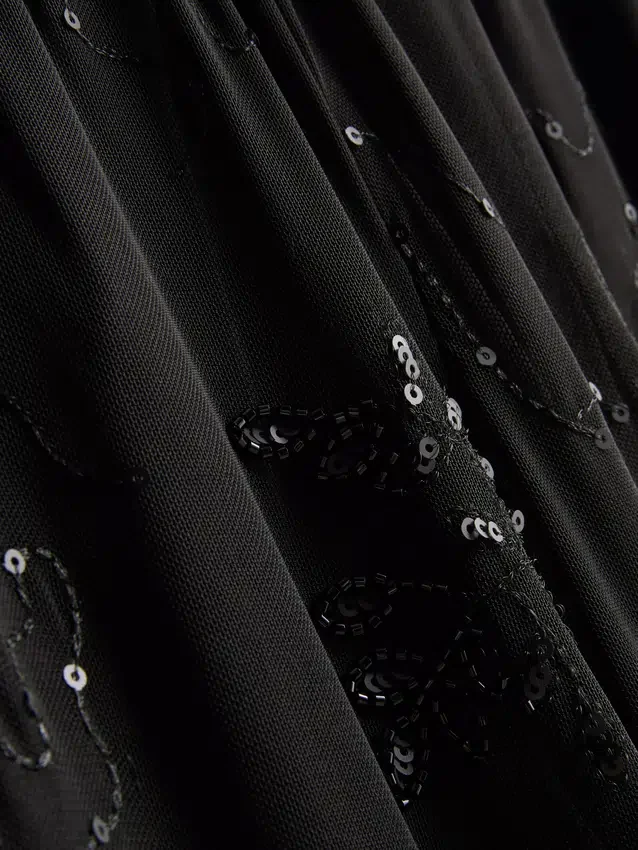 Paula Echevarría – Weite Hose aus Perlenbesetztem Netzstoff
