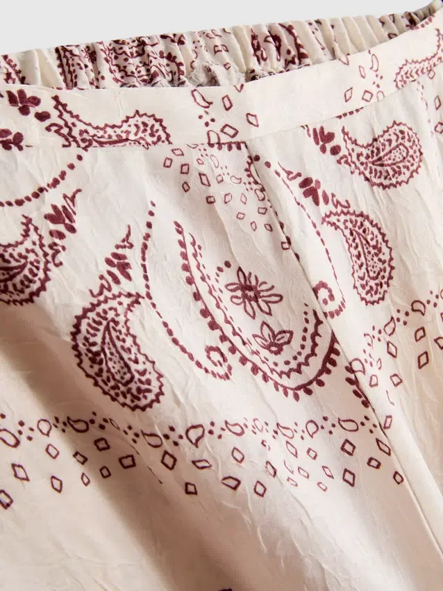 Paula Echevarría – Weithose aus geknittertem Satin