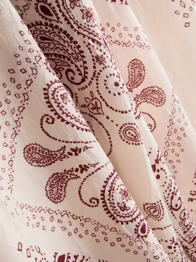 Paula Echevarría – Weithose aus geknittertem Satin